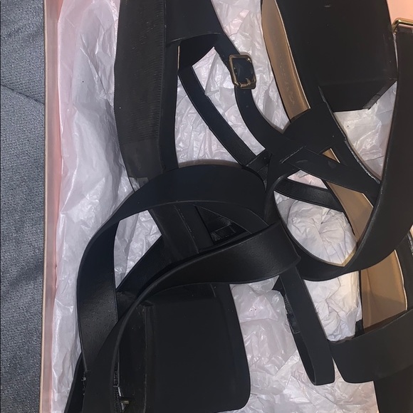 Black heels! - Picture 1 of 3